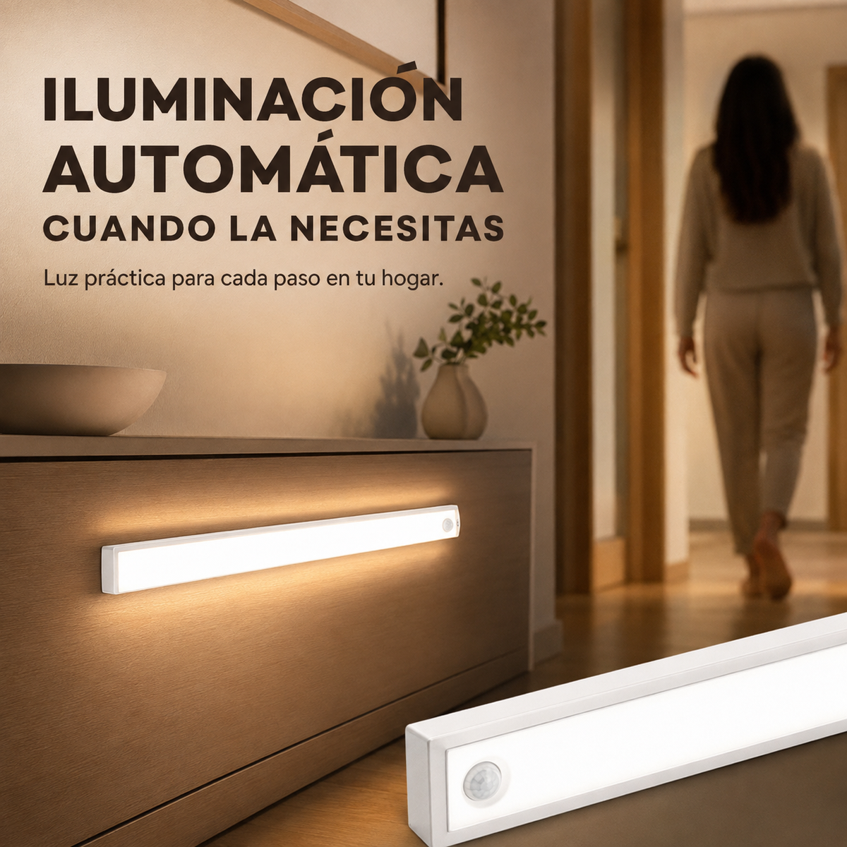 Lámpara LED recargable con sensor de movimiento iluminando un pasillo